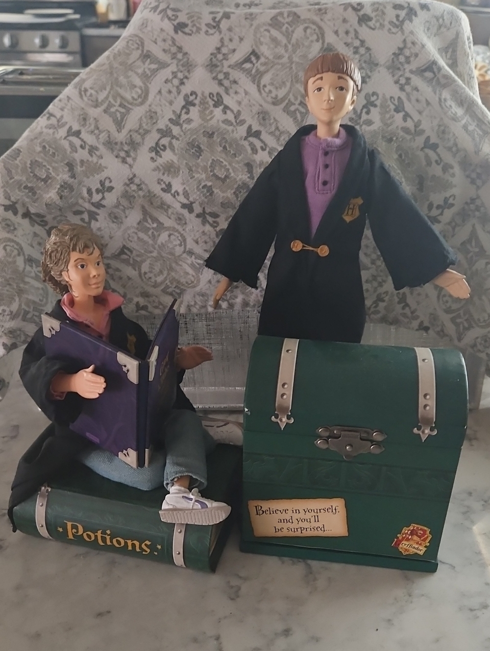Wizard Mini Figures Set with Green Treasure Chest - Collectible Kids Toy